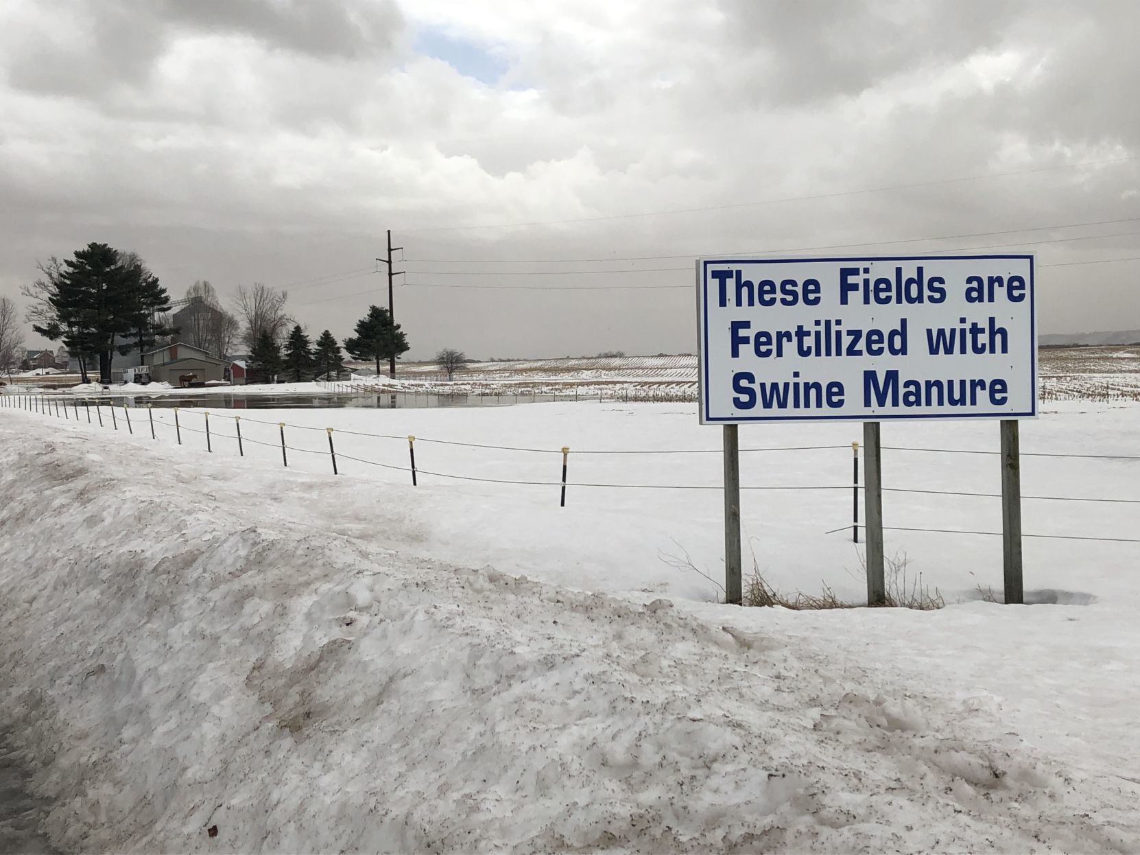 Swine_manure_spreading